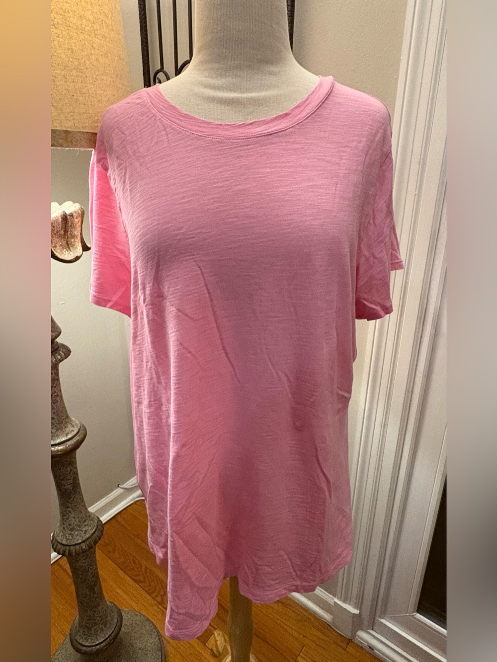 Old Navy Women’s 100% Cotton Pink Everywear Tee with Curved Hem - XL (EUC)